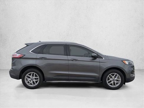 Used 2022 Ford Edge SEL w/ Convenience Package image 4