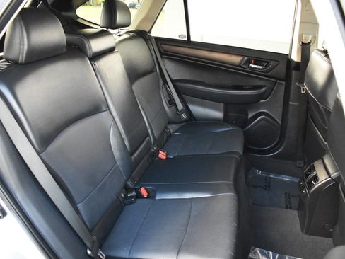 Used 2016 Subaru Outback 3.6R Limited image 35