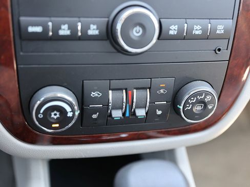 Used 2010 Chevrolet Impala LT w/ Luxury Edition Package FWD image 23