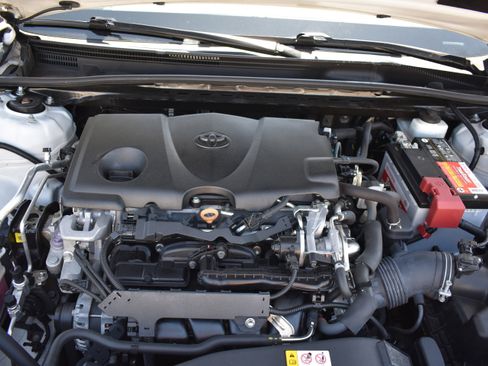 Used 2019 Toyota Camry XLE image 32