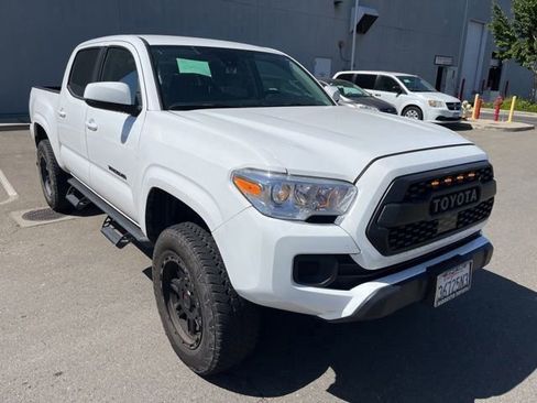 Used 2022 Toyota Tacoma SR w/ SR Convenience Package RWD image 3
