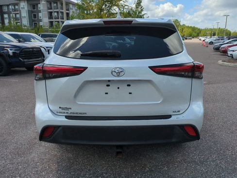 Used 2023 Toyota Highlander XLE FWD image 5