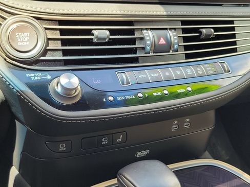 Used 2023 Lexus LS 500 w/ Interior Upgrade Package RWD image 27