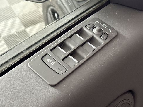 Certified 2025 Land Rover Discovery Sport S image 21