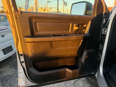 Used 2016 RAM 1500 Express AWD/4WD image 10
