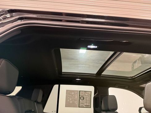 Used 2024 GMC Yukon Denali image 16