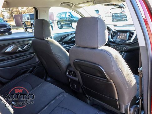 Used 2024 GMC Terrain SLE image 19