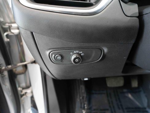 Used 2021 Chevrolet Equinox LT FWD image 11