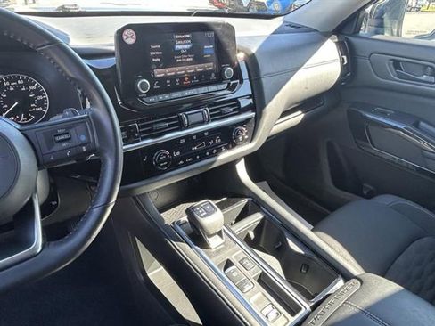 Used 2025 Nissan Pathfinder SV FWD image 10