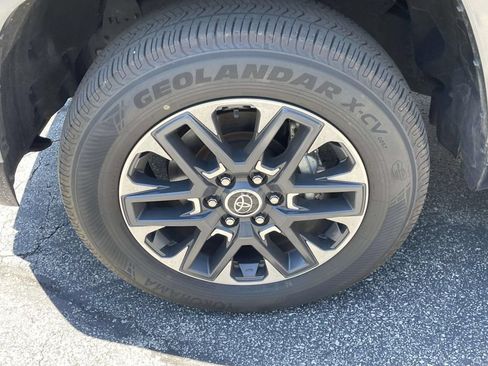 Used 2023 Toyota Tundra Limited AWD/4WD image 12
