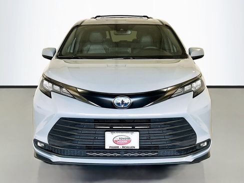 Used 2023 Toyota Sienna XLE Woodland Edition AWD/4WD image 2