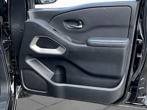 Certified 2025 Nissan Frontier SV RWD image 21