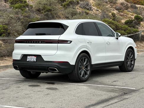 Used 2025 Porsche Cayenne image 7