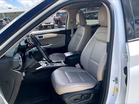 Used 2022 Ford Explorer XLT w/ Equipment Group 202A RWD image 14