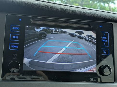 Used 2017 Toyota Sienna XLE Premium FWD image 22