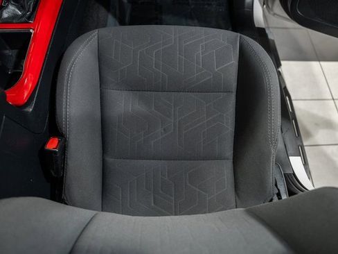 Used 2018 Toyota Tacoma TRD Off-Road image 32