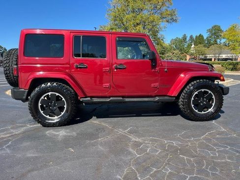 Used 2012 Jeep Wrangler Unlimited Sahara AWD/4WD image 13