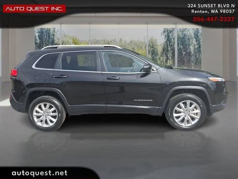 Used 2017 Jeep Cherokee Latitude w/ Comfort & Sound Group AWD/4WD image 4