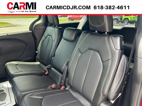 New 2027 Chrysler Pacifica Select FWD image 27