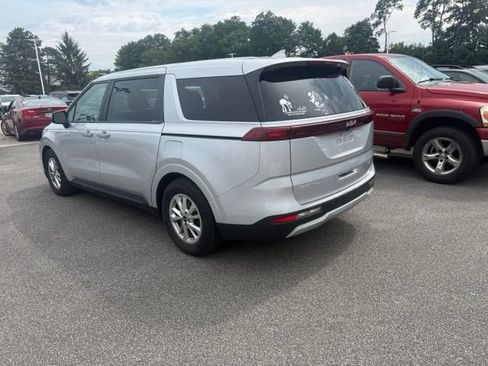 Certified 2023 Kia Carnival LX FWD image 4