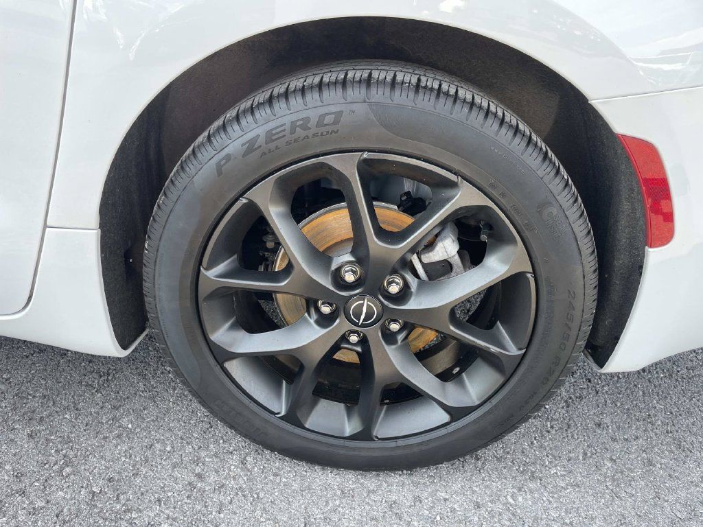 Used 2025 Chrysler Pacifica Limited FWD image 14