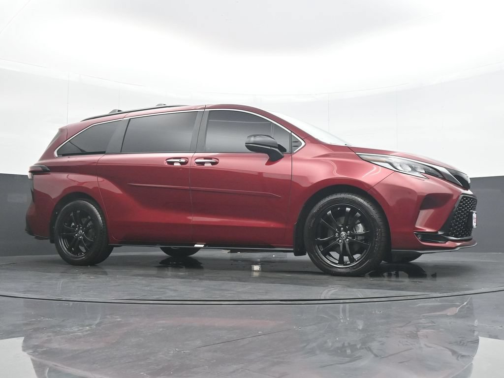 Used 2024 Toyota Sienna XSE FWD image 35