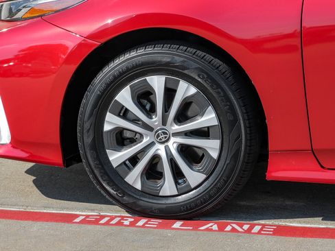 Used 2021 Toyota Prius Prime XLE image 50