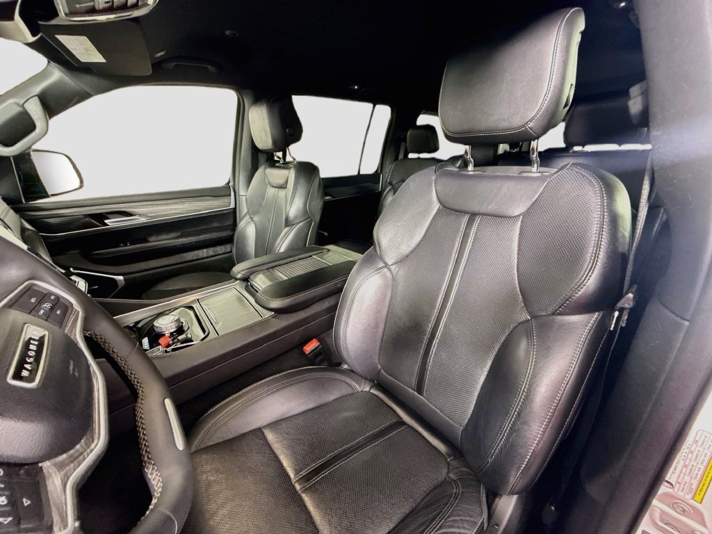 Used 2024 Jeep Wagoneer L Series II w/ Flexible Seating Group RWD image 21