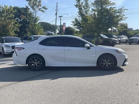 Used 2021 Toyota Camry SE FWD image 6
