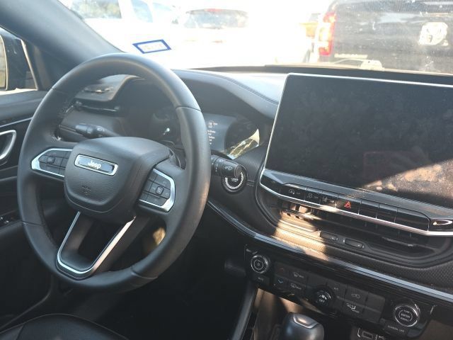 Used 2024 Jeep Compass Latitude w/ Altitude Special Edition AWD/4WD image 7