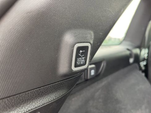 Used 2022 Jeep Grand Cherokee Overland w/ Luxury Tech Group IV image 34