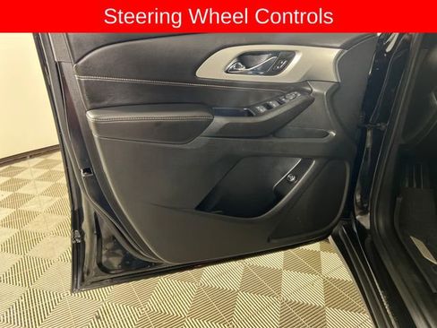 Used 2020 Chevrolet Traverse LT image 11