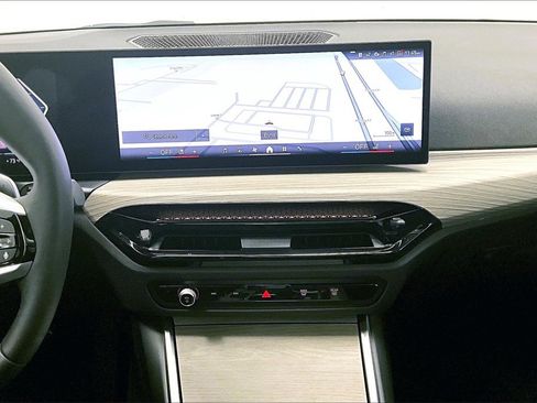 Used 2025 BMW 330i xDrive Sedan image 6