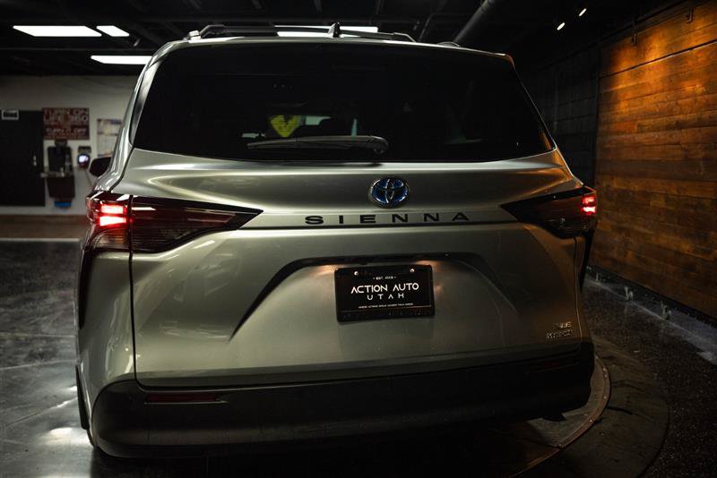 Used 2024 Toyota Sienna XLE w/ XLE Plus Package FWD image 6