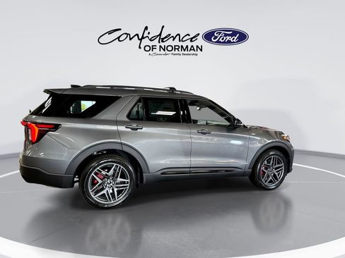 New 2026 Ford Explorer ST-Line w/ ST-Line Street Pack RWD image 9