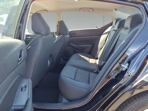 Used 2025 Nissan Altima 2.5 SV FWD image 11