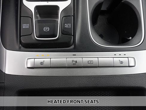 Used 2024 Kia Carnival LX FWD image 7