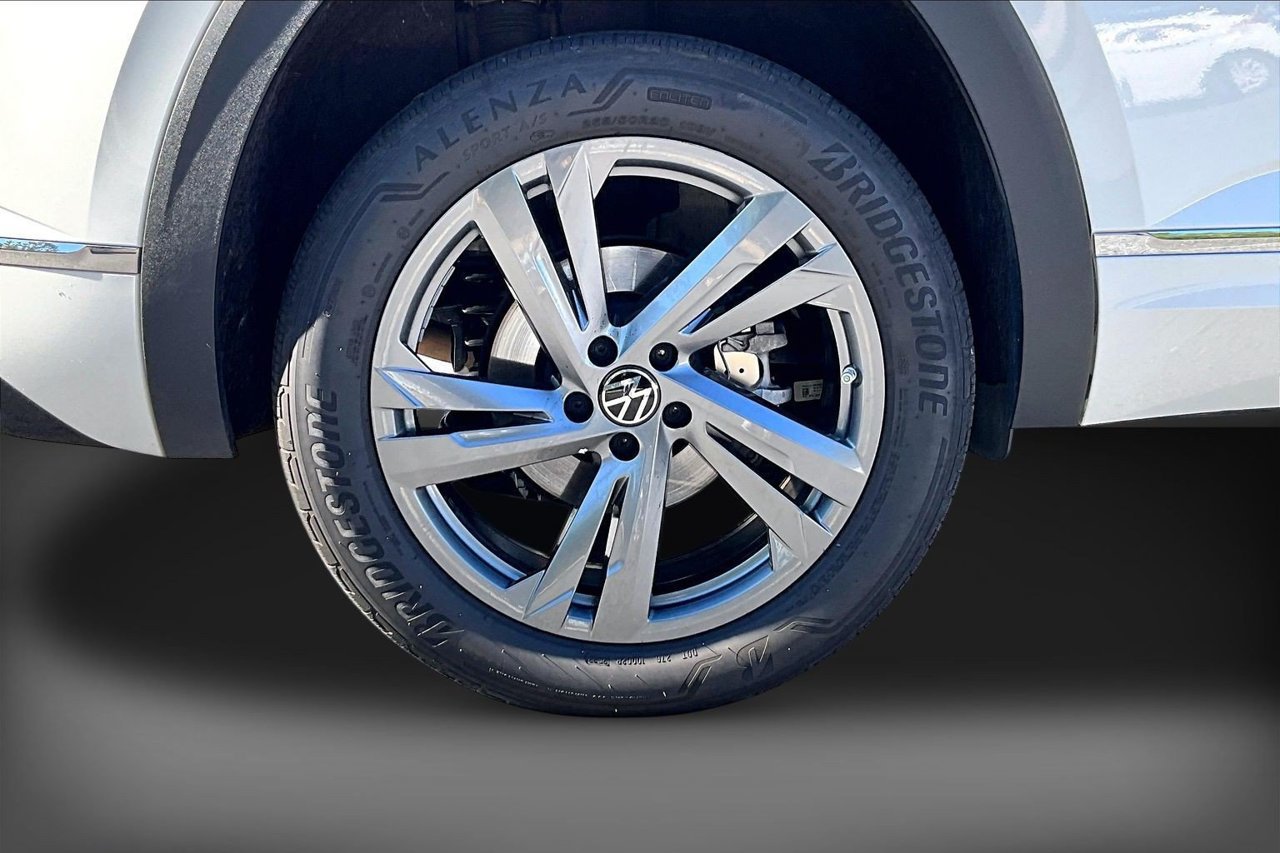 Used 2024 Volkswagen Atlas Cross Sport SEL R-Line AWD/4WD image 36