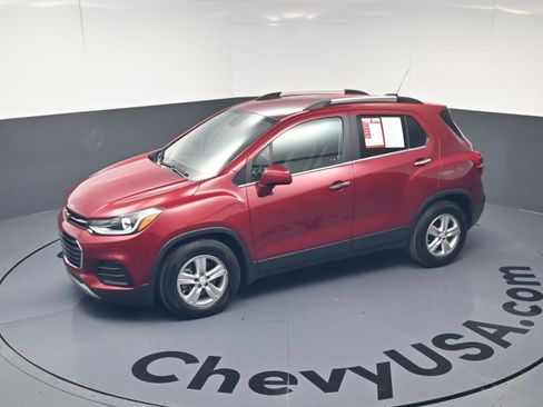 Used 2020 Chevrolet Trax LT w/ Driver Confidence Package image 29