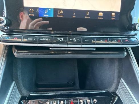 Used 2022 Jeep Wagoneer Series III AWD/4WD image 18