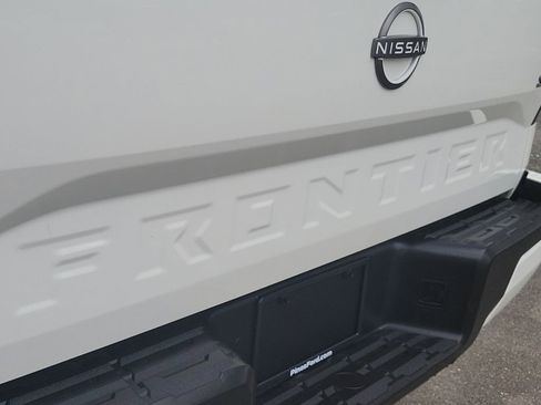 Used 2022 Nissan Frontier SV image 6