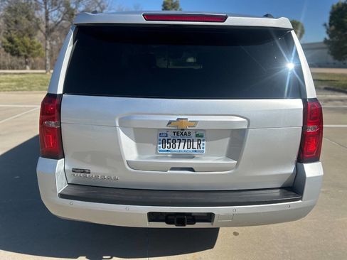 Used 2017 Chevrolet Suburban LT image 7