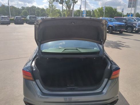 Used 2025 Nissan Altima 2.5 SV FWD image 6