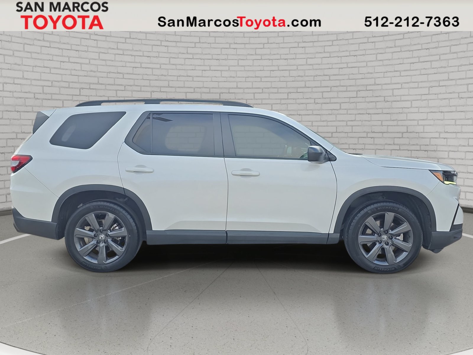 Used 2025 Honda Pilot Sport image 5