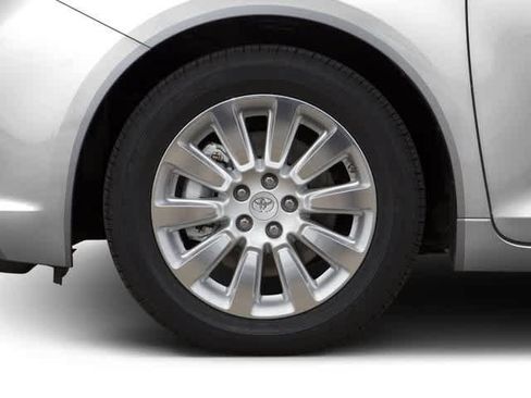 Used 2016 Toyota Sienna XLE Premium w/ Outdoor Package AWD/4WD image 14