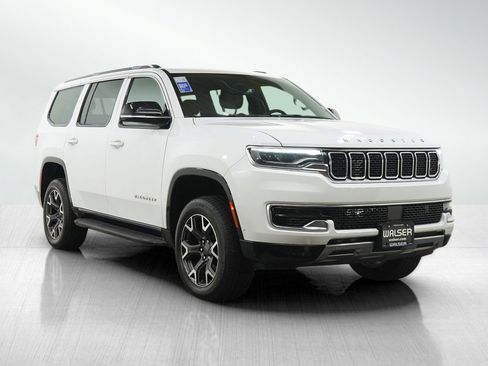 Used 2023 Jeep Wagoneer Series III w/ Preferred Equipment Group AWD/4WD image 7