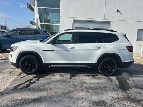 Used 2025 Volkswagen Atlas Peak Edition SE image 9