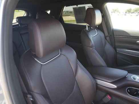 Used 2022 Genesis GV70 2.5T w/ Advanced Package image 23