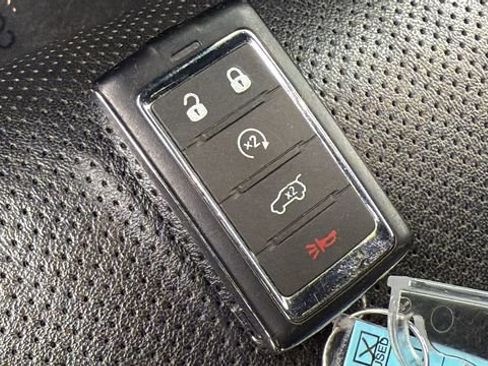 Used 2024 Jeep Wagoneer L Series II w/ Flexible Seating Group image 29