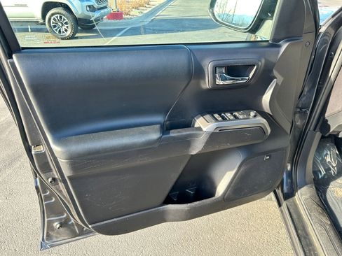 Used 2020 Toyota Tacoma Limited image 9